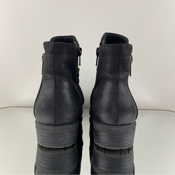 BARETRAPS Black Oiled Faux Leather Ruched Zipper Detail Yuno Ankle Booties - Picture 5 of 12